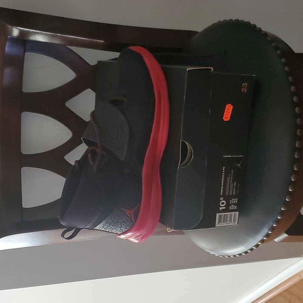 Jordan, sz 10.5, Black & Red